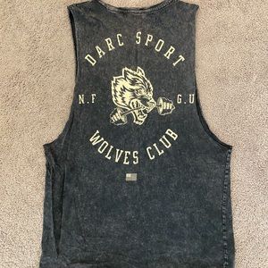 Darc Sport Wolves Bar Muscle Tee in Stone Black (dark gray) - L